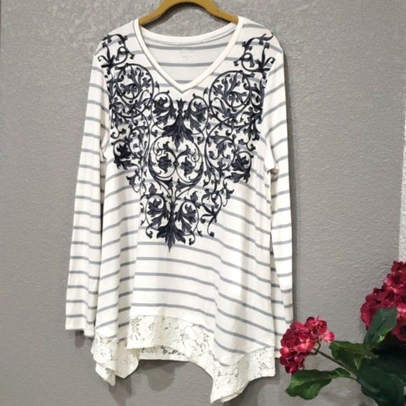 c est 1946 Tops - Women's Vneck sweater graphic knit top sz Large